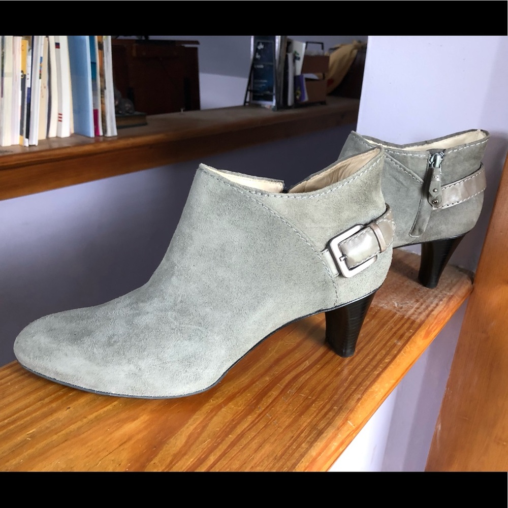 Cole Haan Suede Booties. 📍EUC 📍